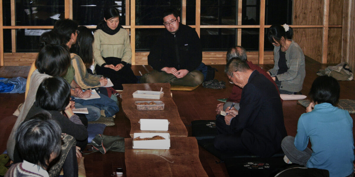 Meiko (center left) and Yoshiki (center right) Kanno