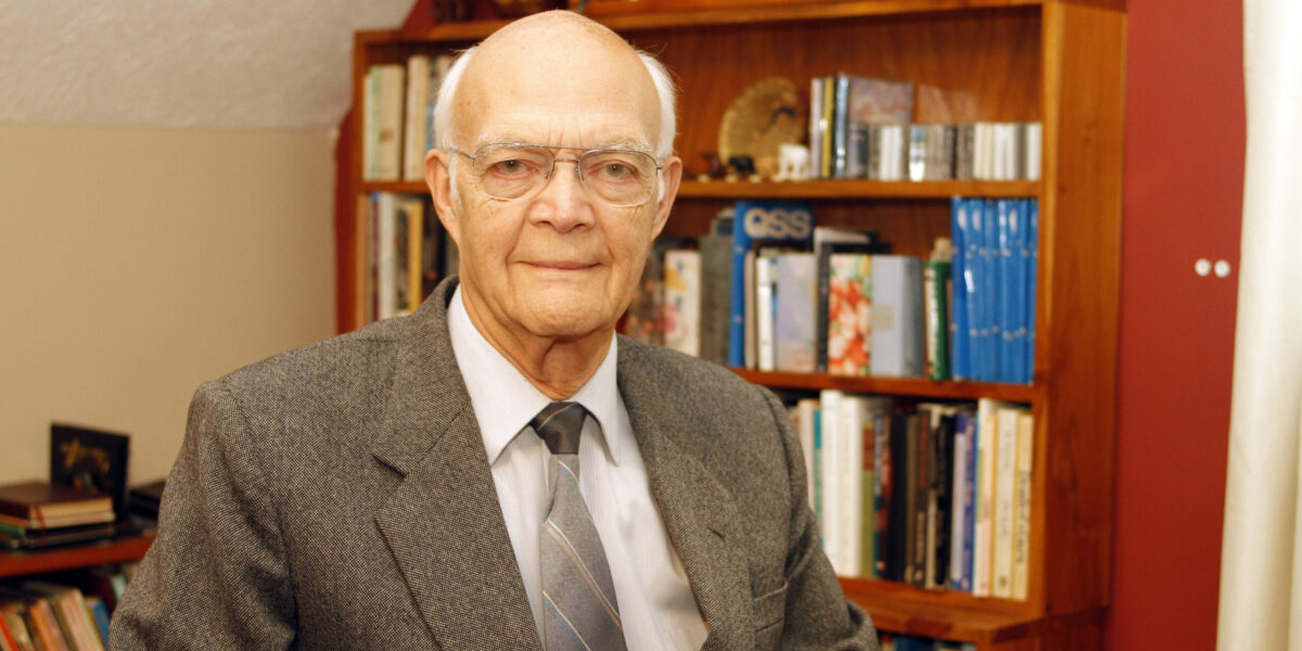 Dr. Mark Kniss. Photo by Wayne Gehman. Download full resolution image.