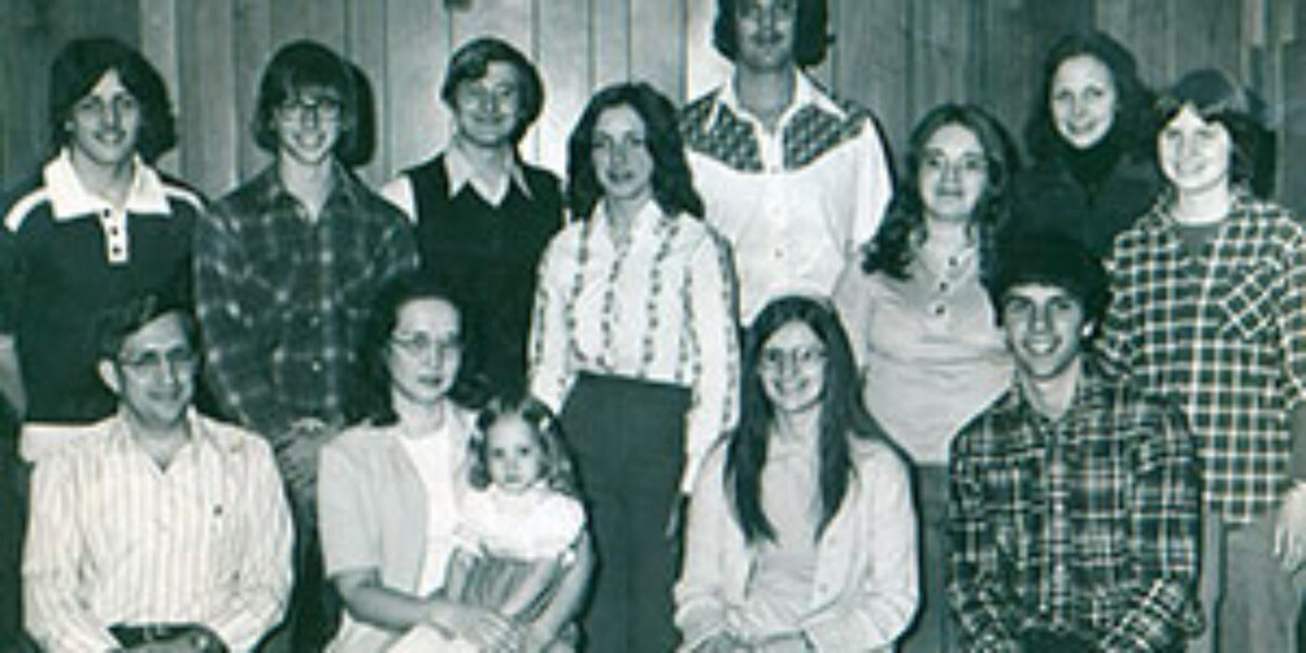 Leslie and Gayle Hochstetler at their 1977 Mennonite Voluntary Service orientation in Elkhart