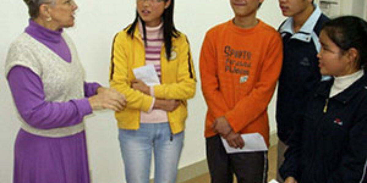 Julie Bender speaks with scholarship recipients (l-r) Pan Gui Fang