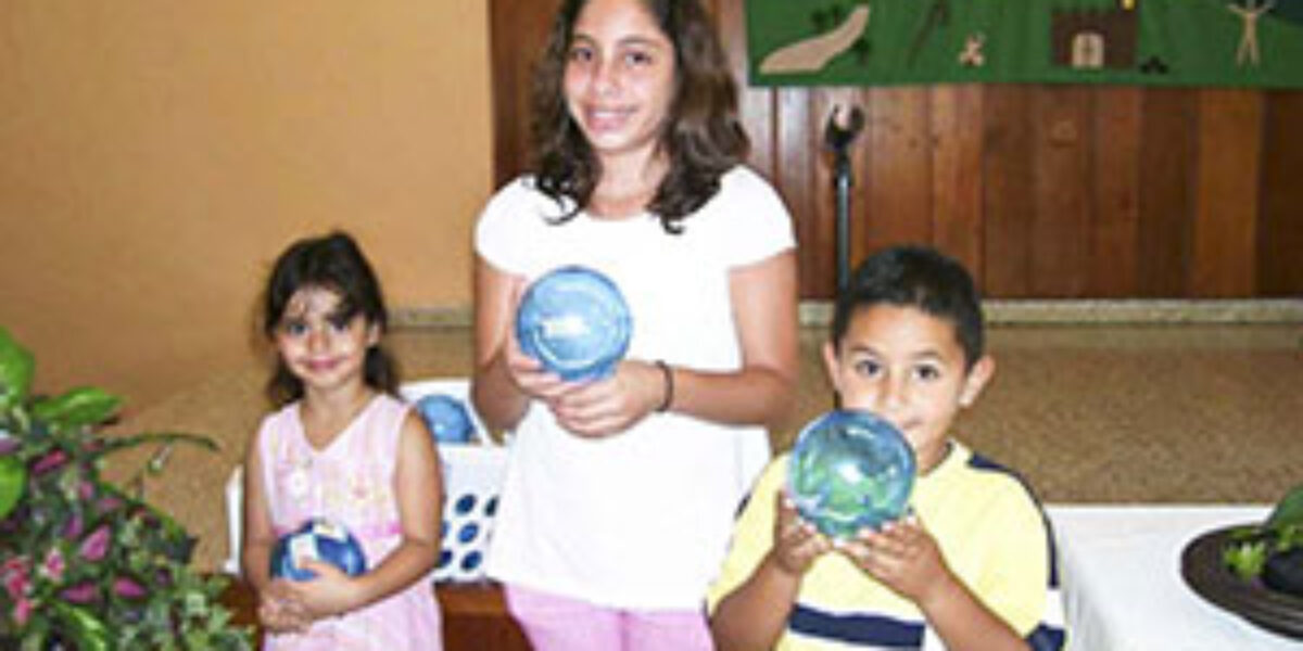 Natalia Maria Melendez and Nahir from Iglesia Menonita de Aibonito.