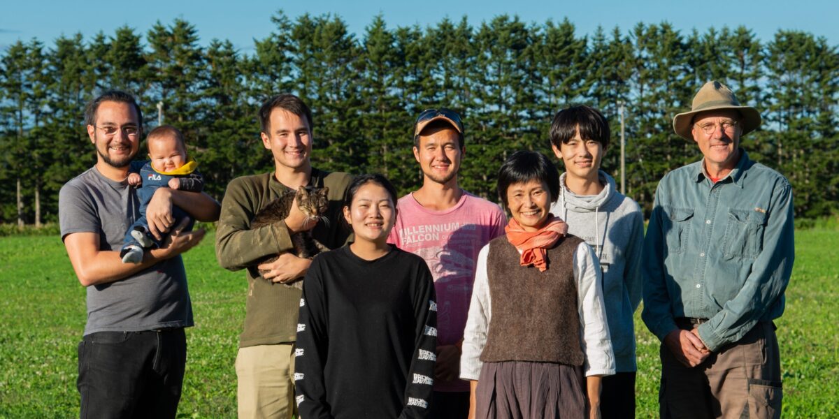 Akiko Aratani and Ray Epp’s family, from left: Kazutomo, Ayame ( our granddaughter), Yohei, Mai, Ken, Akiko, Toshiharu and Ray.