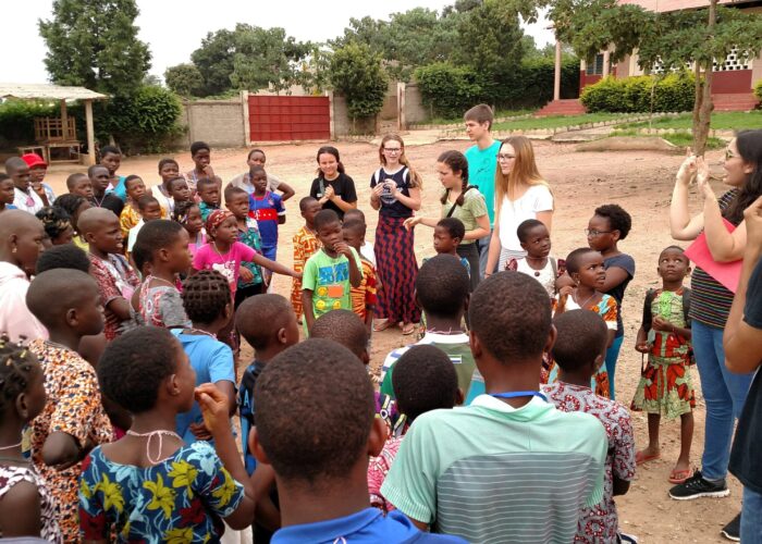 ​Diana Cruz (second from right) introduces the Youth Venture team to the La Casa Grande children. Photo by James R. Krabill.