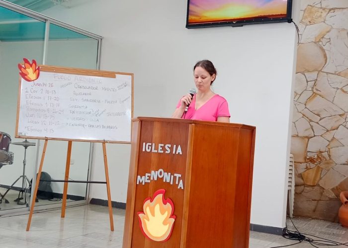 On Pentecost Sunday at Iglesia Cristiana Menonita La Mesa, Laura Sharp shared inspiring testimonies of her family’s encounters with the Holy Spirit (Espíritu Santo) — from the moment they said “yes” to a year of ministry in Colombia, all the way through to their final weeks there. Photo by Pastor Rodrigo Preciado.