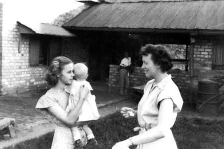 Gladys Graber talks with Mable Bontrager, an AIMM colleague in Zaire (DRC). Courtesy of MC-USA archives