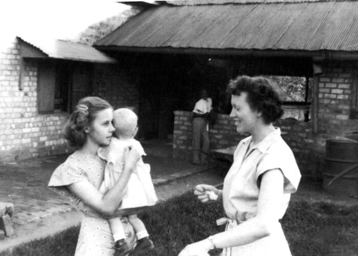 Gladys Graber talks with Mable Bontrager, an AIMM colleague in Zaire (DRC). Courtesy of MC-USA archives